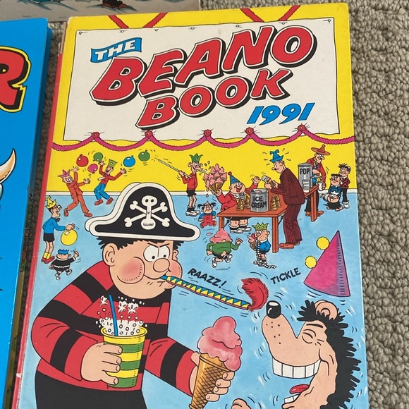 VTG Bundle of 5 Hardcover Collectibles from the UK - Picture 3 of 9